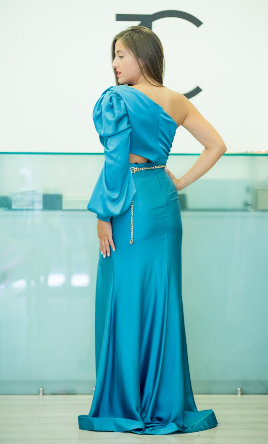 Maxi φόρεμα με έναν ώμο και ένα μανίκι σε aqua blue