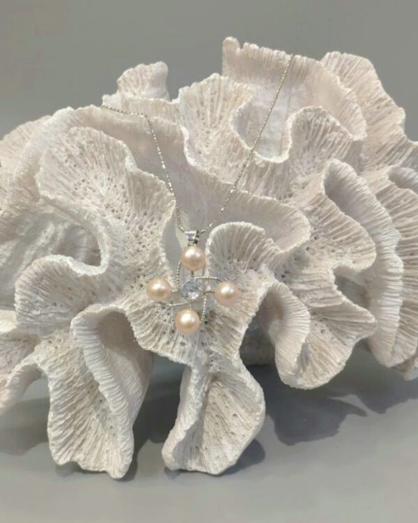 Ασημένιος σταυρός με πέρλες και ζιργκόν