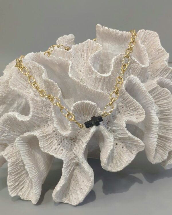 Επίχρυσο κολιέ κρίκοι και μαύρο σταυρό