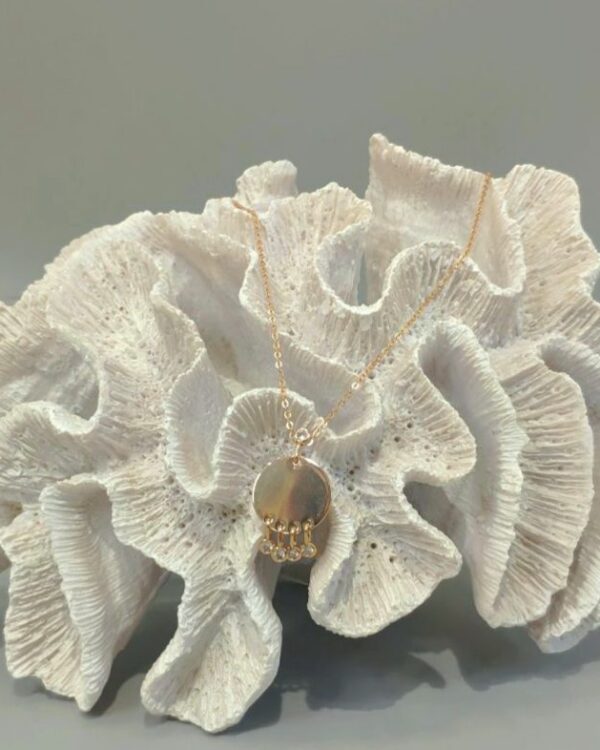 Επίχρυσο κολιέ με μενταγιόν