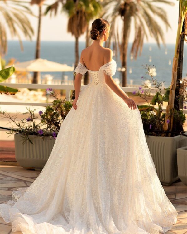 Ρομαντικό νυφικό στράπλες με γκλίτερ τούλι