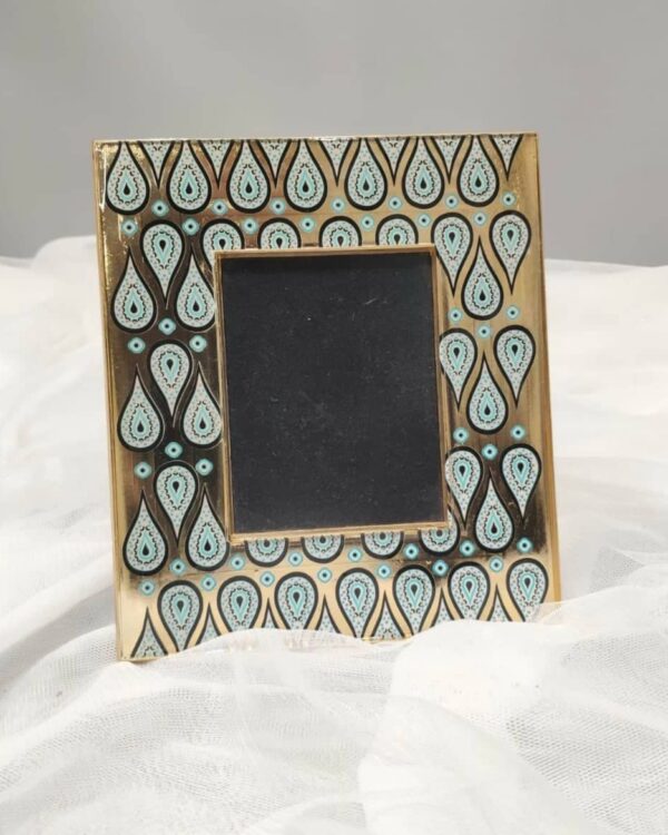 Κορνίζα με ματάκια από σμάλτο επιχρυσωμένη με 24 καράτια