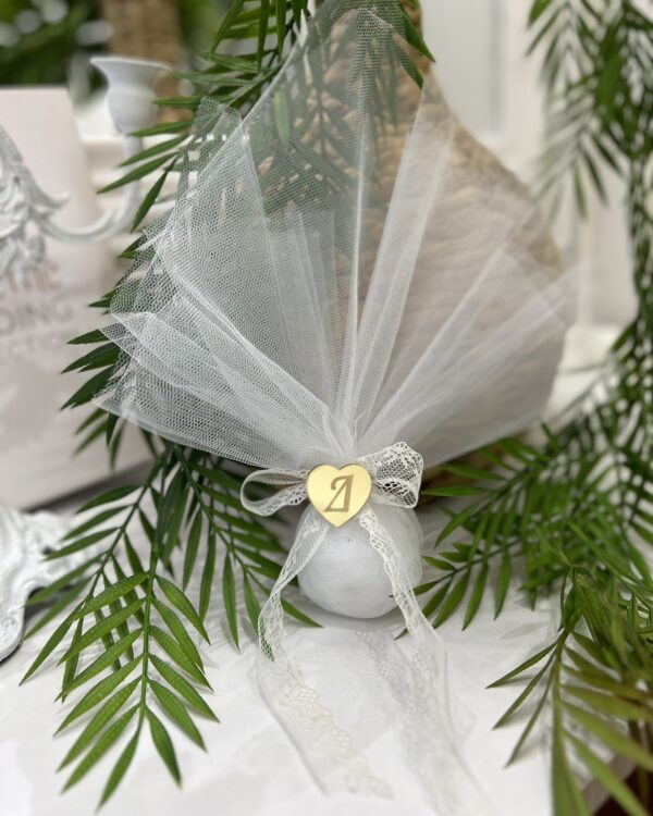 Τούλινη μπομπονιέρα γάμου με Plexiglass καρδιά