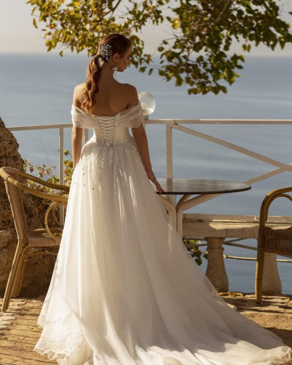 Ρομαντικό νυφικό στράπλες με γκλίτερ τούλι
