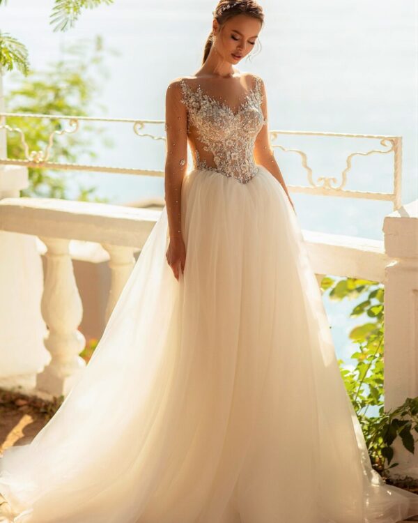 Εντυπωσιακό νυφικό με κεντημένο μπούστο σε διαφάνεια soleil