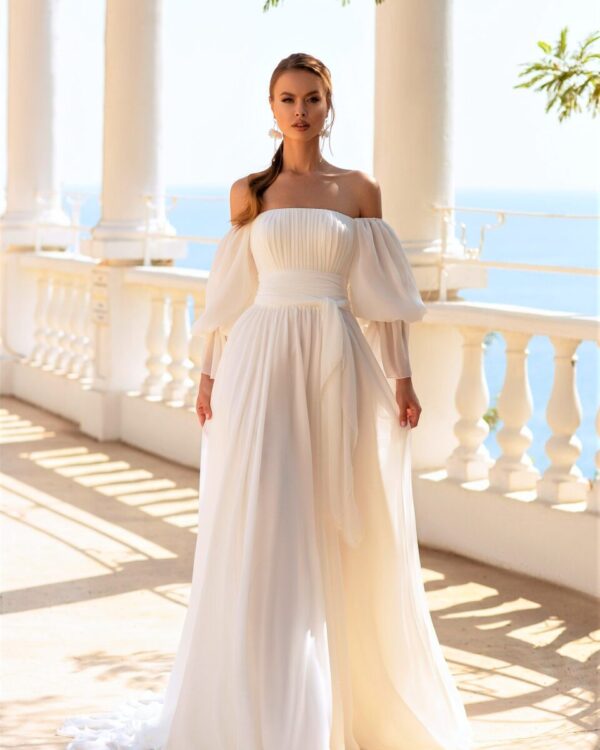 Boho μεταξωτό νυφικό με υπέροχα μανίκια