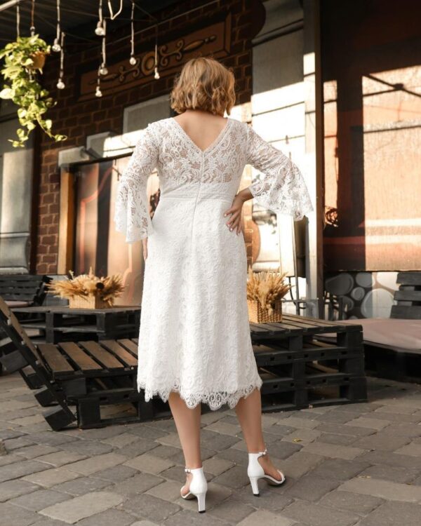 Midi νυφικό φόρεμα όλο δαντέλα σε ίσια γραμμή με μανίκι