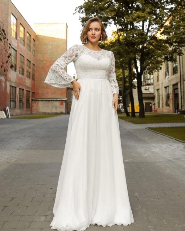 Νυφικό φόρεμα με μπούστο και μανίκι όλο δαντέλα