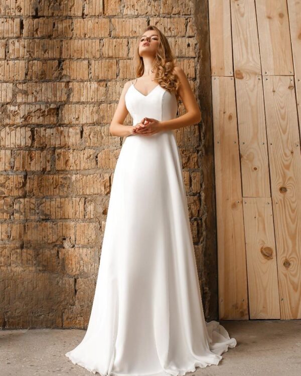 Σικάτο νυφικό φόρεμα σε άλφα γραμμή με χαμηλή πλάτη