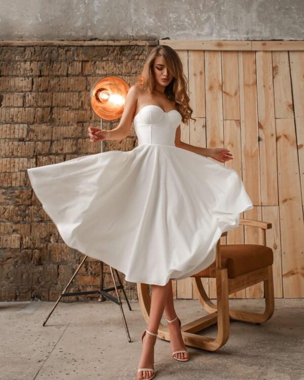 Midi νυφικό φόρεμα στράπλες με φούστα κλος