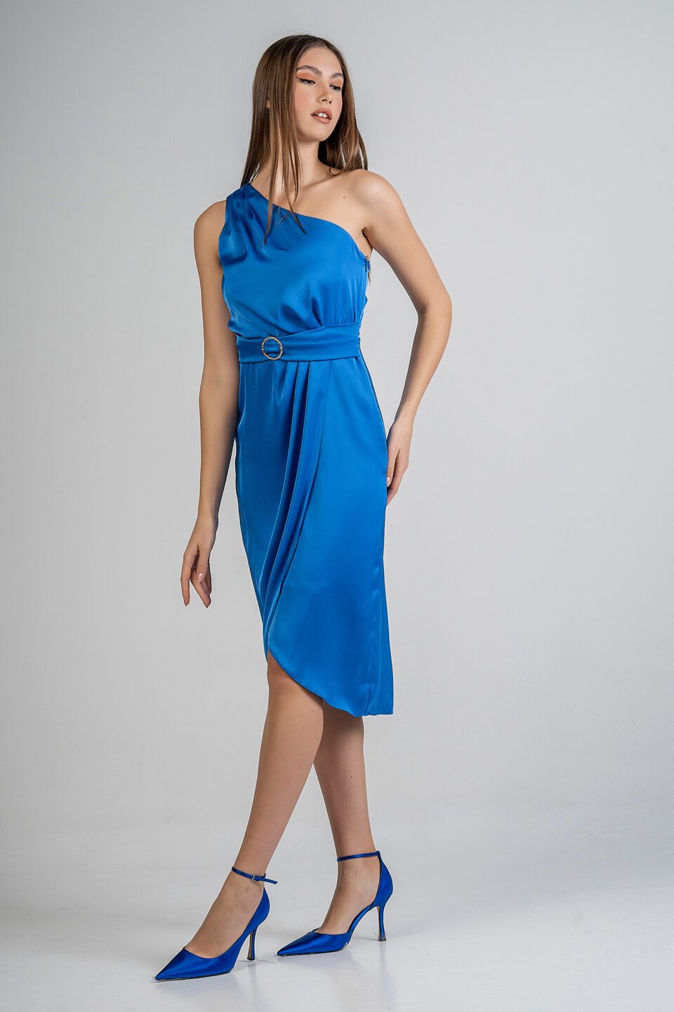 Σατέν φόρεμα σε μπλε ρουά