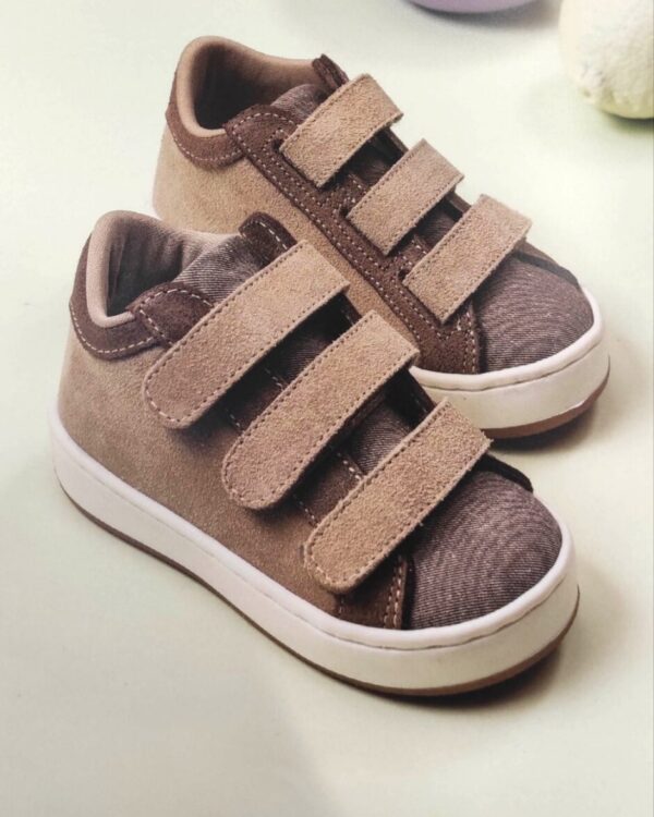 Βαπτιστικό παπούτσι sneakers σε καφέ αποχρώσεις