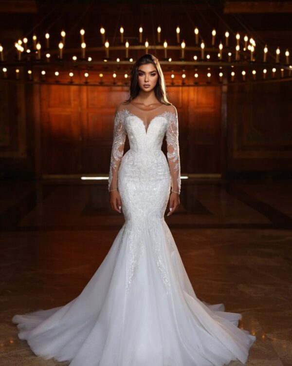 Γοργονέ νυφικό με στράς και ουρά