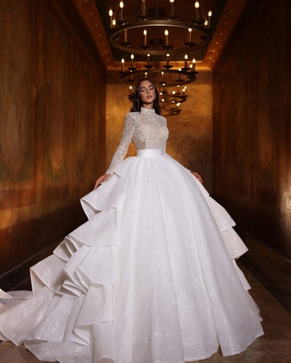 Εντυπωσιακό νυφικό από μεταξωτή οργάντζα