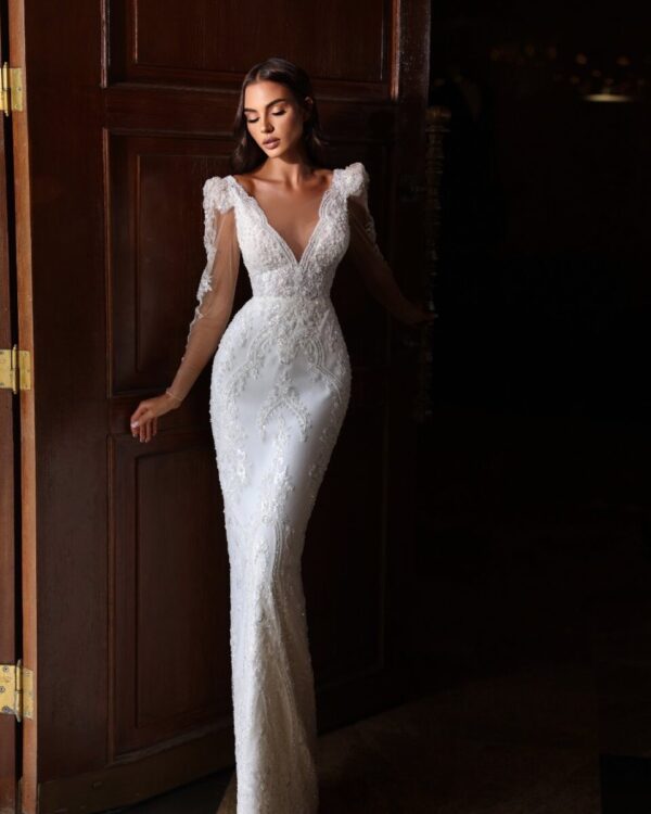 Ρομαντικό νυφικό με δαντέλα και αποσπώμενη φούστα