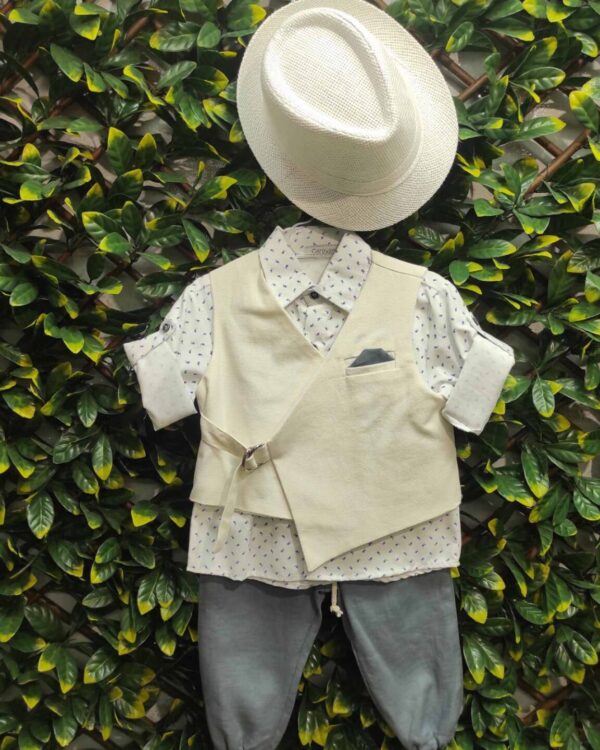 Βαπτιστικό κουστούμι σε γκρι και μπεζ αποχρώσεις