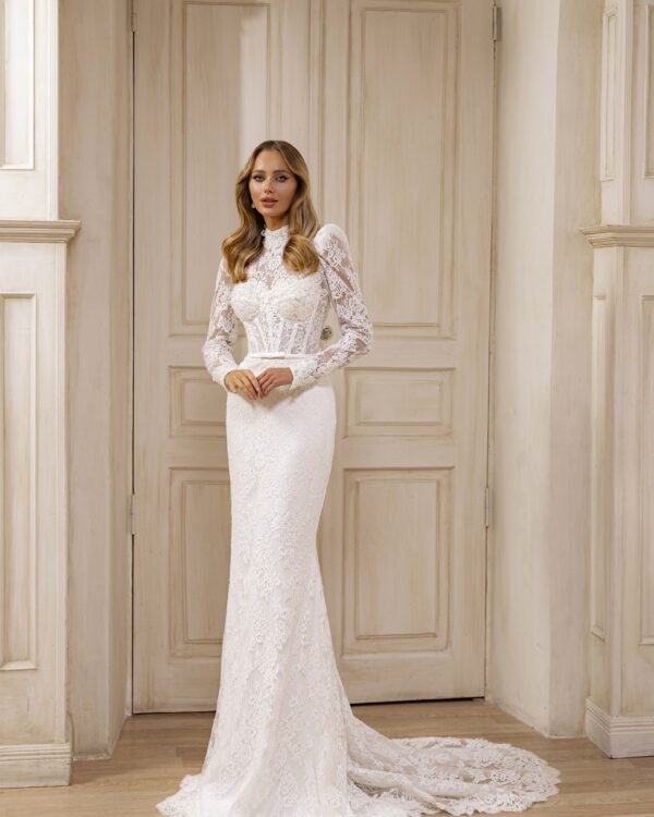 Γοργονέ νυφικό με δαντέλα και ουρά