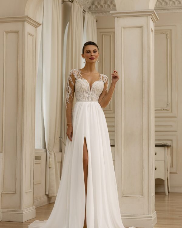 Παραμυθένιο νυφικό με άνοιγμα και μανίκια