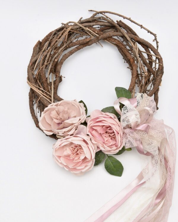 Ξύλινο στεφάνι με λουλούδια