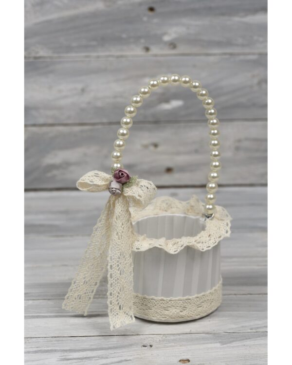Καλαθάκι για παρανυφάκια με δαντέλα και πέρλες