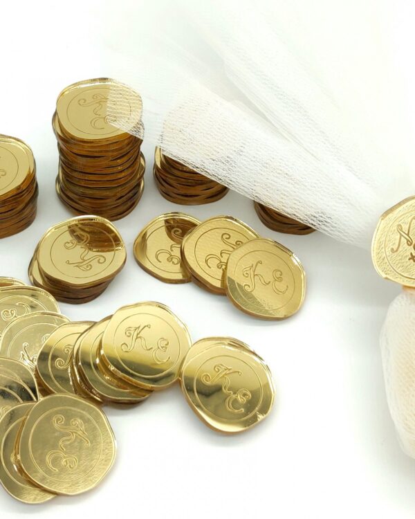 Μπομπονιέρα κονκάρδα plexiglass με μονογράμματα