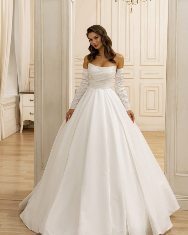 Σίκ νυφικό στράπλες με μανίκια