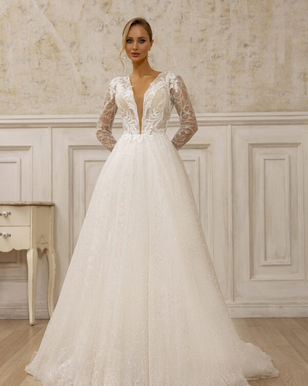 Εντυπωσιακό νυφικό με μανίκια και κεντητές λεπτομέρειες