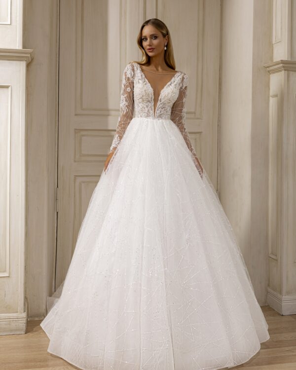 Ρομαντικό νυφικό με διακριτικό στράς