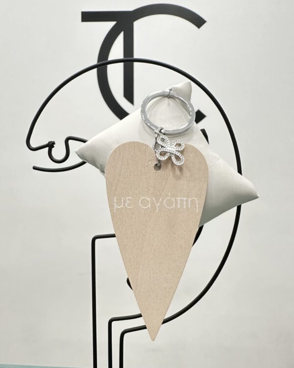 Μαρτυρικά για βάπτιση μπρελόκ με ασημή σταυρό και  ξύλινη καρδιά