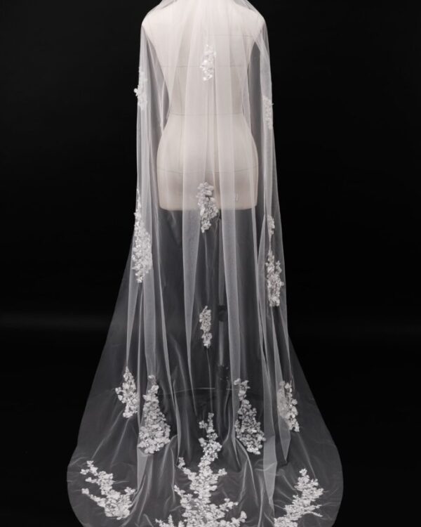 Νυφικό πέπλο από γαλλικό τούλι με κεντητά σχέδια