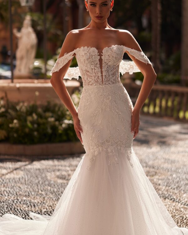 Γοργονέ νυφικό με κεντήματα