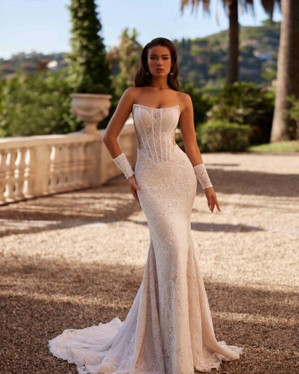 Γοργονέ νυφικό όλο δαντέλα