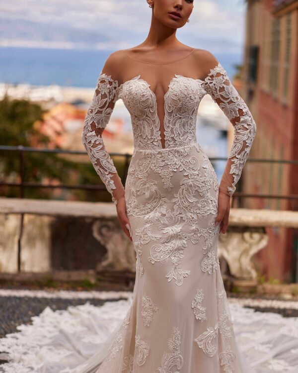 Γοργονέ  νυφικό με εντυπωσιακή ουρά