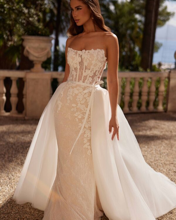 Γοργονέ νυφικό με έξτρα πρόσθετη φούστα