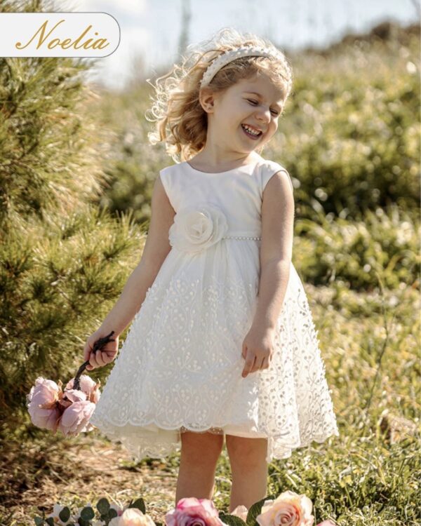 Βαπτιστικό φόρεμα διακοσμημένο με λουλούδι και πέρλες