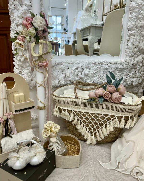 Ολοκληρωμένο πακέτο βάπτισης με ψάθινη τσάντα