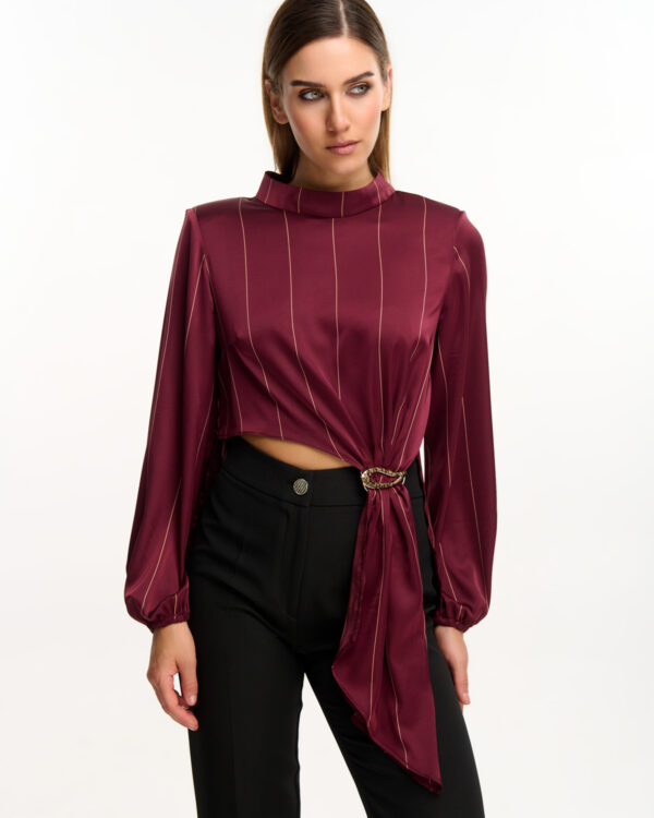 Γυναικεία μπλούζα με μανίκια και λεπτές κάθετες ρίγες