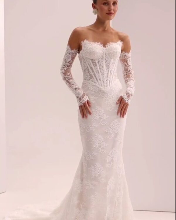 Πανέμορφο νυφικό δαντέλας με μακριά μανίκια