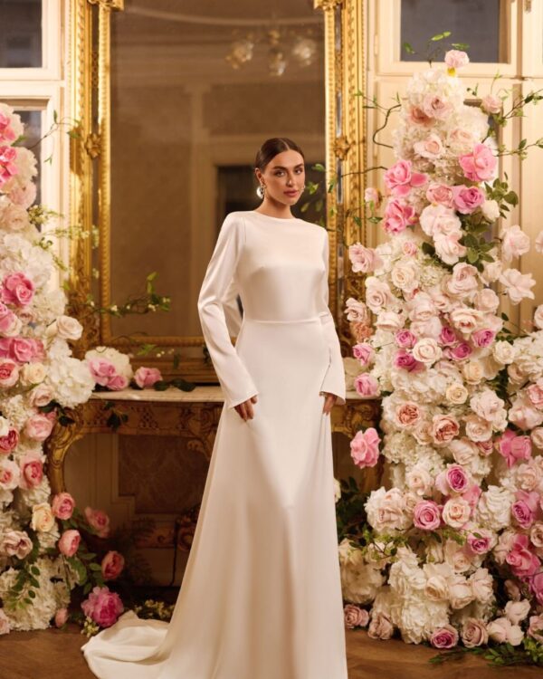 Νυφικό φόρεμα σατέν με μακριά μανίκια