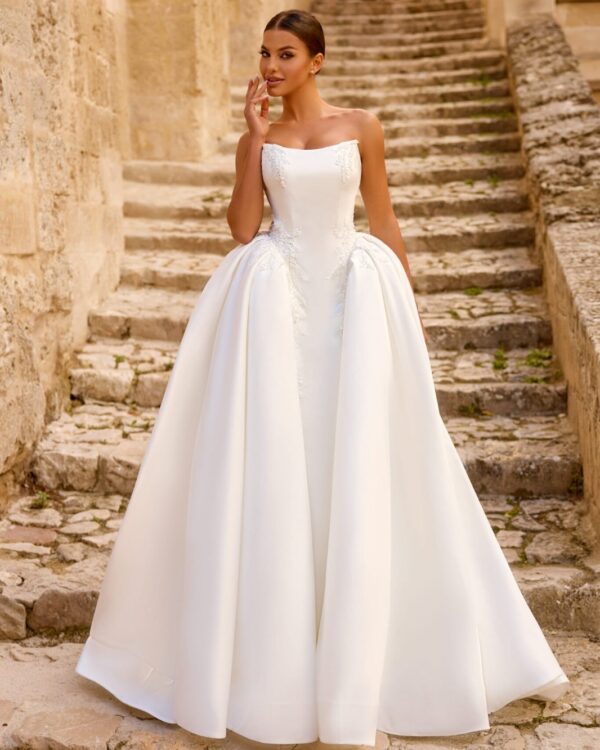 Νυφικό Princess με Σατινέ Υφή & Minimal Σχέδιο