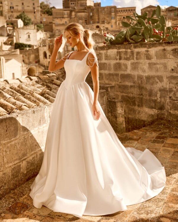 Princess Νυφικό από Mikado – Πολυτελές Νυφικό Πριγκίπισσα