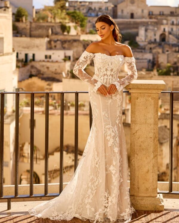 Νυφικό φόρεμα από γαλλική δαντέλα