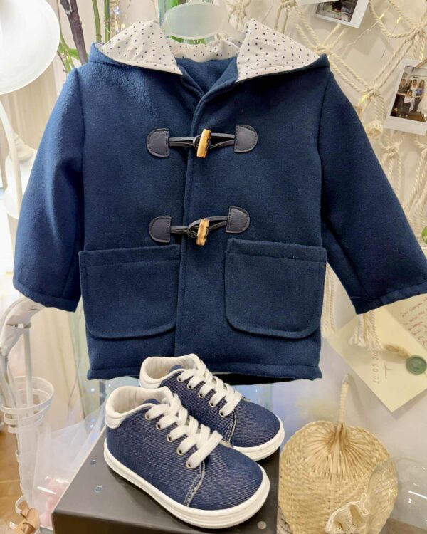 Παλτό τύπου μοντγκόμερι και παπουτσάκια babywalker