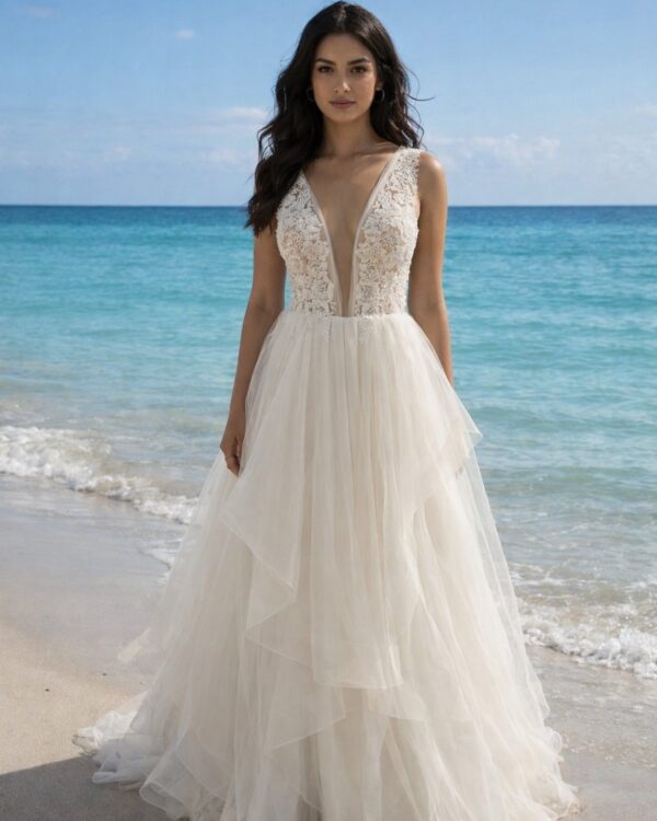 Αέρινο ρομαντικό νυφικό με βαθύ ντεκολτέ, φίνα δαντέλα και κεντημένο μπούστο.