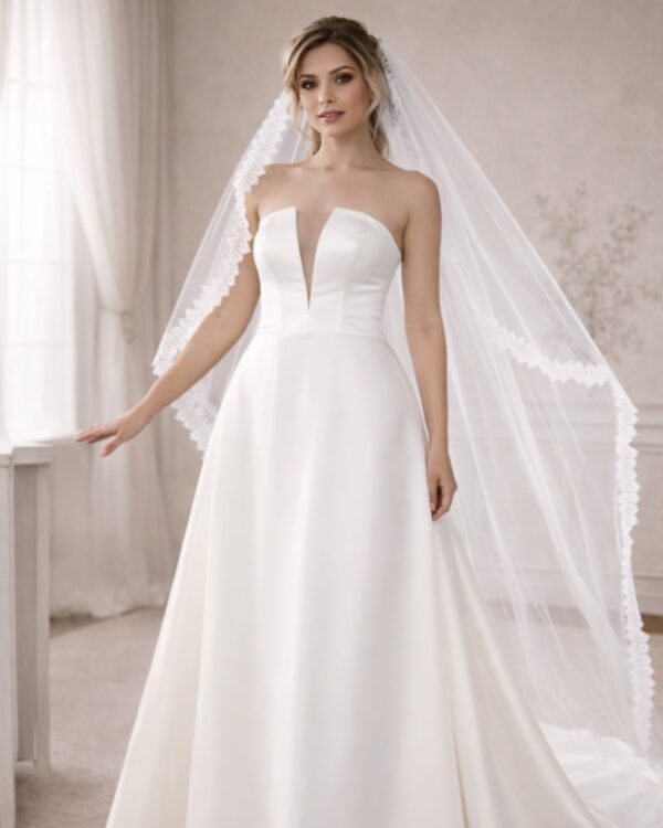 Νυφικό strapless A-line με διαφάνεια στο μπούστο και αέρινη σιλουέτα.