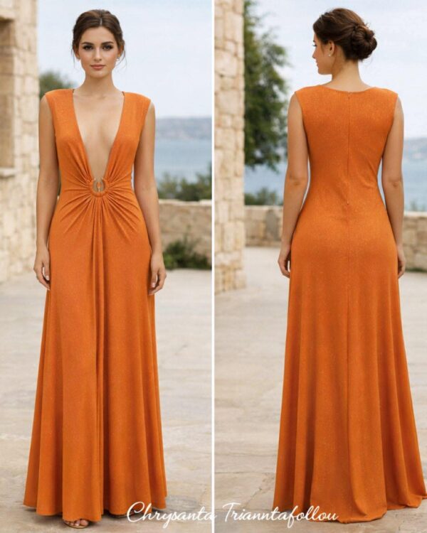 Μάξι φόρεμα με βαθύ ντεκολτέ & διακριτικό άνοιγμα στη μέση