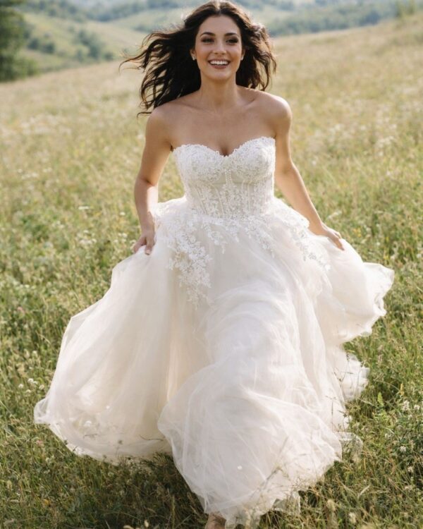 Νυφικό strapless καρδιά με δαντέλα και γαλλικό τούλι