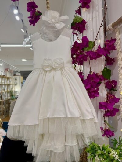 Λευκό-φόρεμα-βάπτισης-με-βολάν-και-λουλούδια-στη-μέση-Miss-Vanity