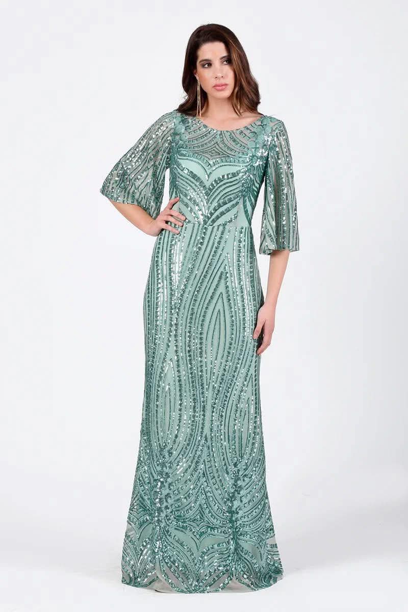 maxi forema me gewmetrikes pagietes kai aerina manikia(1)pagiet Model wearing a floor-length mint green sequin gown with geometric patterns and cape-style sleeves.