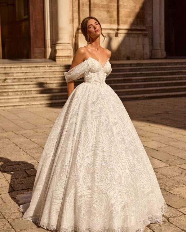 Νυφικό φόρεμα με off-shoulder μανίκια & εντυπωσιακή glitter δαντέλα/MISS VANITY
